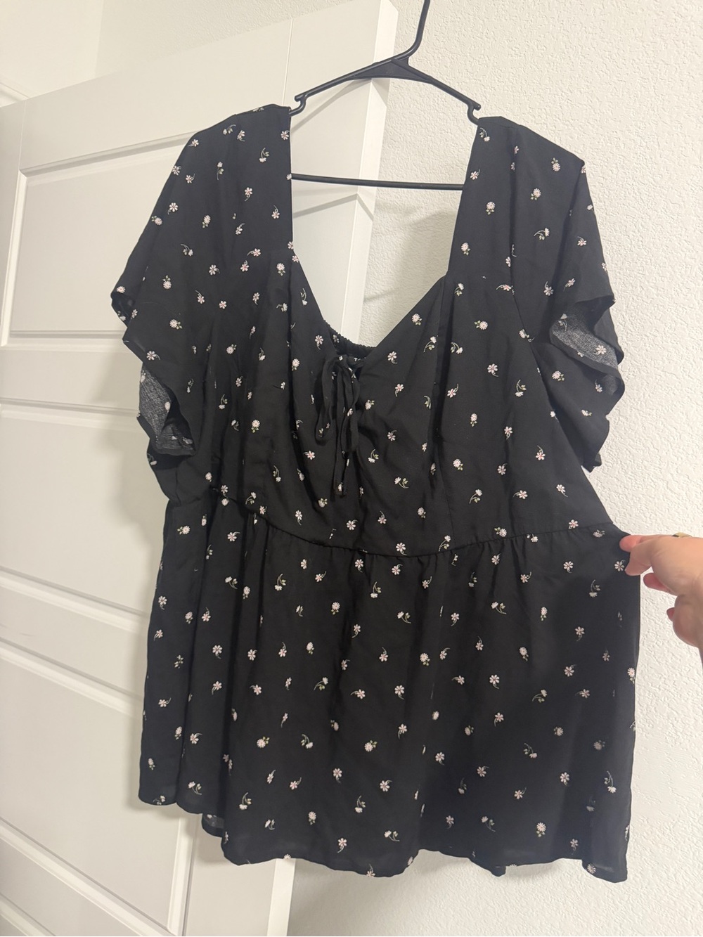 Torrid Black Floral peplum size 3 Women's Top